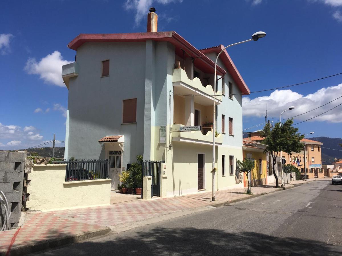 Bed And Breakfast Da Antonio - Orgosolo Εξωτερικό φωτογραφία